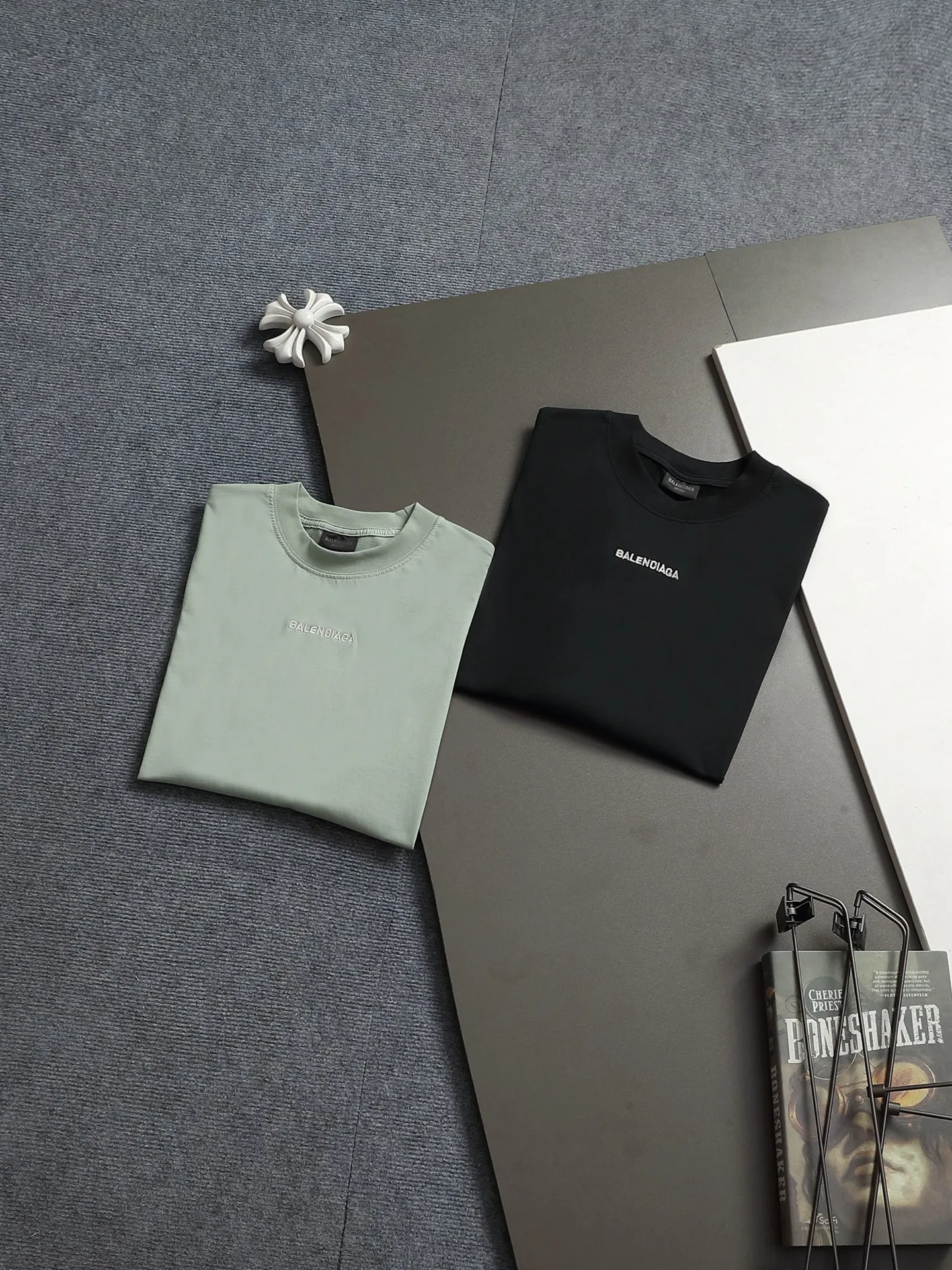 BALENCIAGA 2026 logo Logo ， Retro Same Style T 320 Versatile : Black Green Size：XS S M L